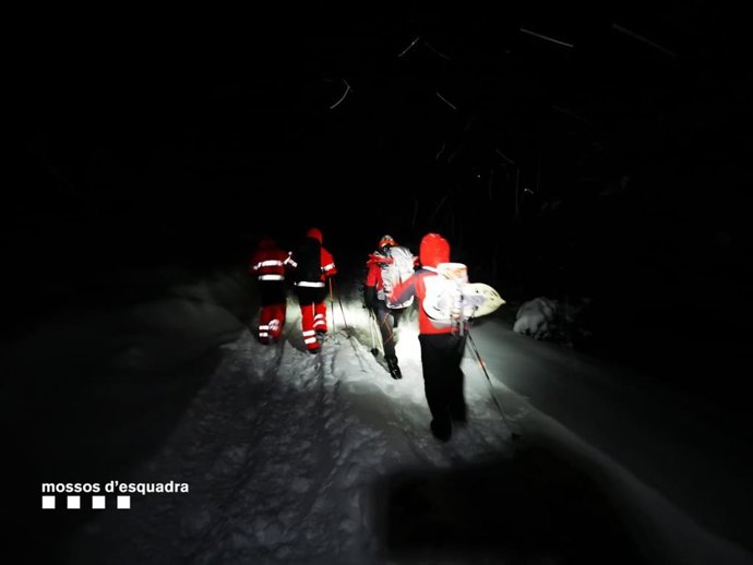 Equipo de Bombers de la Generalitat durante la búsqueda.