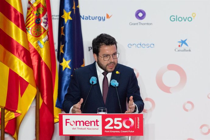 El president de la Generalitat, Pere Aragons, intervé en l'acte d'entrega de les Medalles Commemoratives i dels XIV Premis Carles Ferrer Salat en el marc del 250 aniversari de Foment del Treball Nacional, a 29 de novembre de 2021, en Barcelo