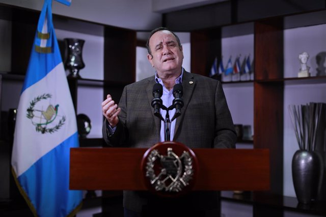 Archivo - HANDOUT - 04 October 2020, Guatemala, ---: Alejandro Giammattei, President of Guatemala, delivers a video address. Giammattei announced that he has recovered from Covid-19, after experiencing mild symptoms for more than two weeks. Photo: ---/Gua