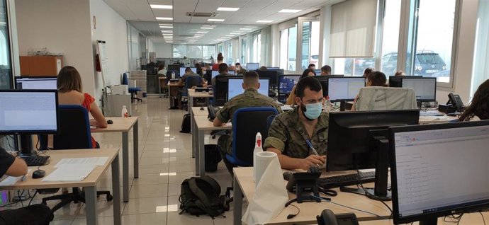 Militares durnate las labores de rastreo de la Central de Coordinación COVID-19 de Baleares.