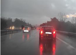 Circulación en un día lluvioso en la A-64