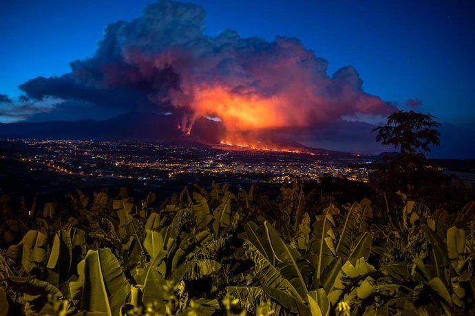 Colada de lava del volcán de Cumbre Vieja, desde los Llanos de Aridane