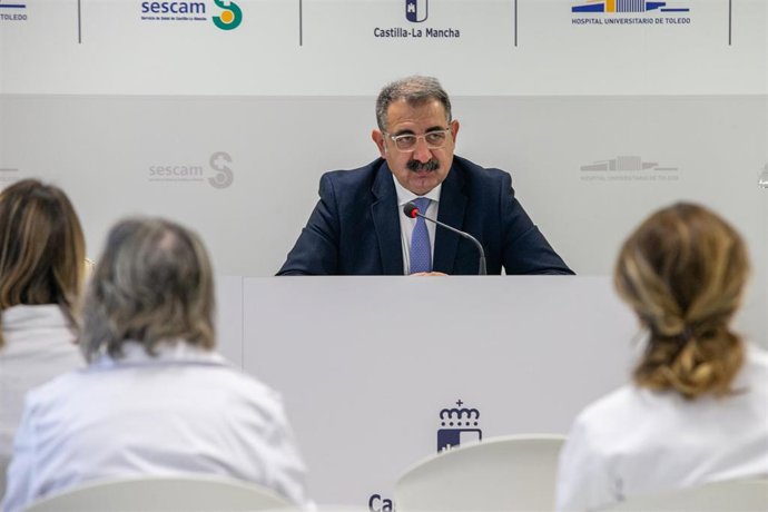 El consejero de Sanidad, Jesús Fernández Sanz, ha ofrecido una rueda de prensa sobre el traslado de las Urgencias al Hospital Universitario de Toledo.