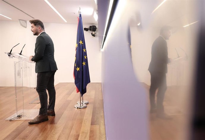 El portavoz parlamentario de ERC, Gabriel Rufián, interviene en una rueda de prensa.