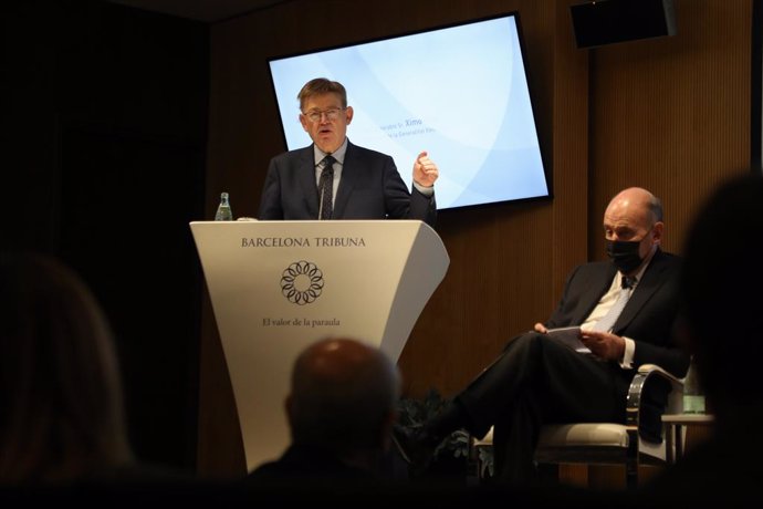 El president de la Generalitat Valenciana, Ximo Puig, intervé en un colloqui a Barcelona