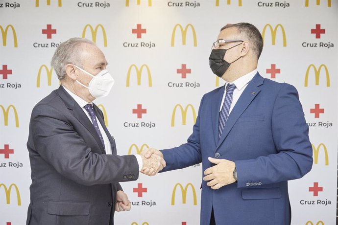 McDobnald's y Cruz firman un acuerdo para fomentar el empleo en mujeres víctimas de violencia de género