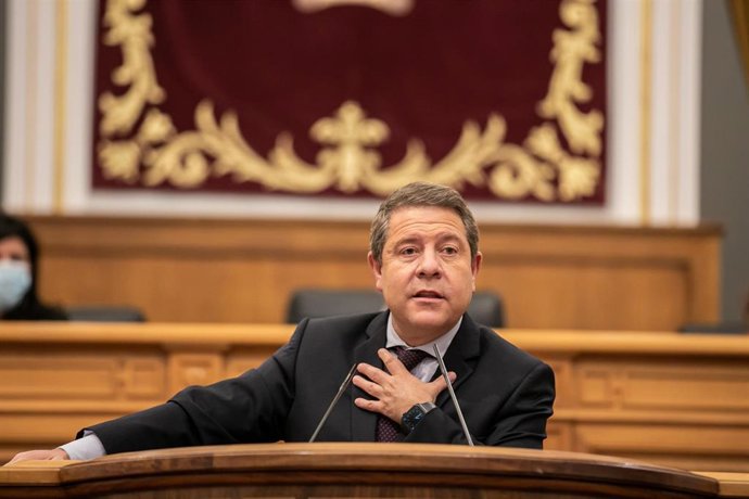 Archivo - El presidente de Castilla-La Mancha, Emiliano García-Page, interviene en el Debate del Estado de la Región en las Cortes.