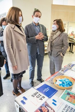 Mesa informativa en la Universidad de La Rioja