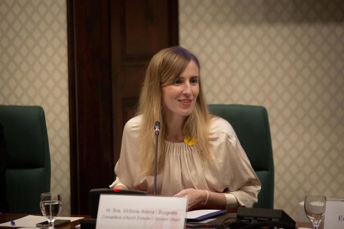 La consellera de Exteriores de la Generalitat, Victria Alsina, durante una comparecencia ante la Comisión de Exterior, Transparencia y Cooperación del Parlament. ARCHIVO.