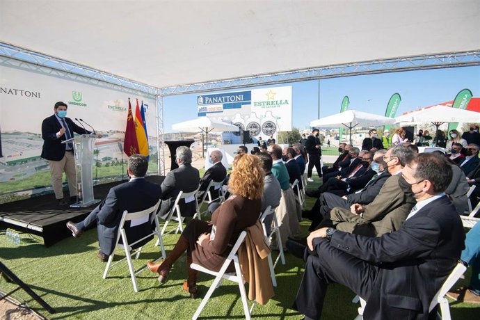 El presidente de la Comunidad, Fernando López Miras, interviene enl acto de colocación de la primera piedra del Centro Logístico del Sureste