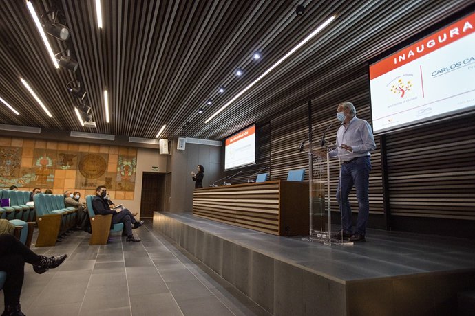 El presidente de la Diputación de Cáceres, Carlos Carlos, y la diputada de Asuntos Sociales, se reúne con los ayuntamientos para mejorar la quinta edición del Plan Integra