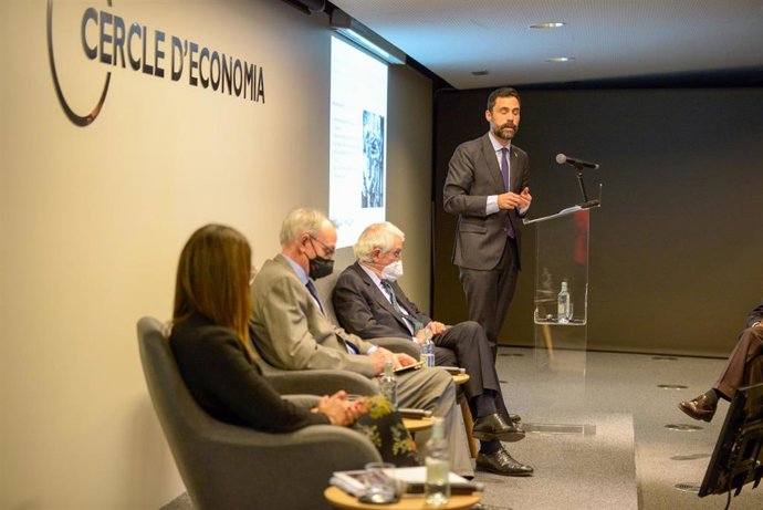 El conseller de Empresa y Trabajo de la Generalitat, Roger Torrent, en la presentación del estudio sobre políticas activas e instrumentos de desarrollo del empleo del Instituto Cerd