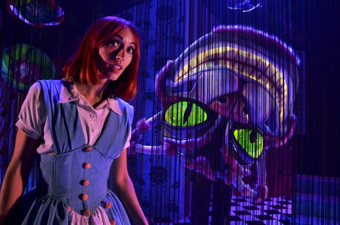 Archivo - El espectáculo 'Alicia en el musical de las maravillas', de Trencadís