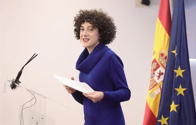 La diputada de Unidas Podemos y portavoz de En Comú Podem en el Congreso, Aina Vidal, en una rueda de prensa antes de participar en una Junta de portavoces del Congreso de los Diputados, a 22 de noviembre de 2021, en Madrid (España).