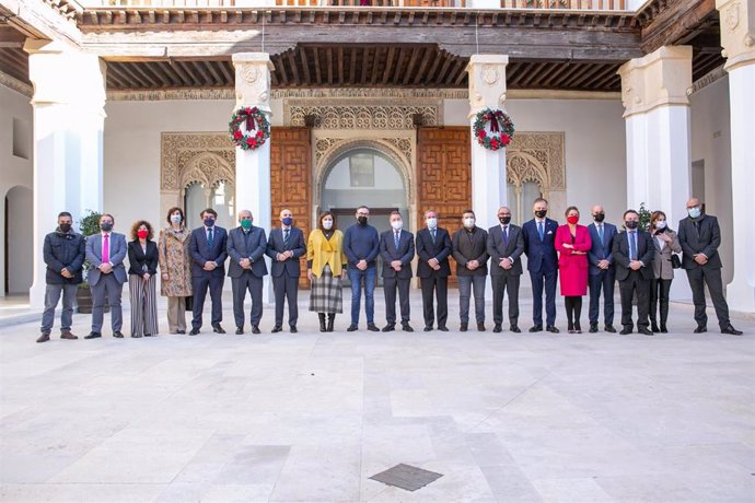 El presidente regional, Emiliano García-Page, preside la presentación de un nuevo programa 'Financia Adelante'.