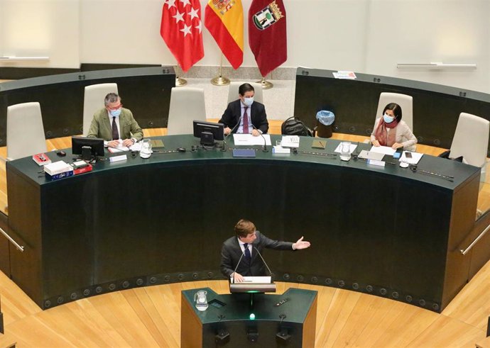 El alcalde de Madrid, José Luis Martínez-Almeida, interviene en una sesión plenaria del Ayuntamiento de Madrid 