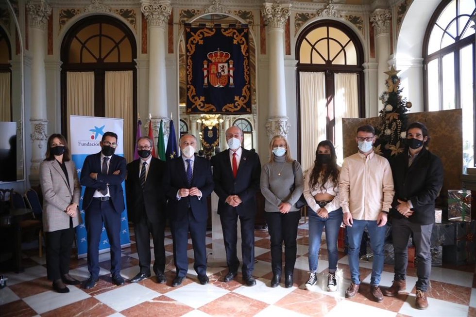 Fundación "la Caixa" y el Ayuntamiento renuevan alianza para trabajar en la superación de la pobreza infantil