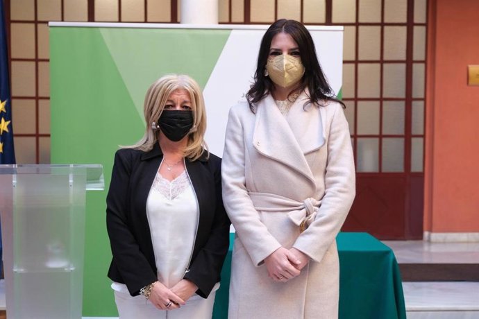 Purificación Joyera (dcha.), junto a María José Carralero (izda.)