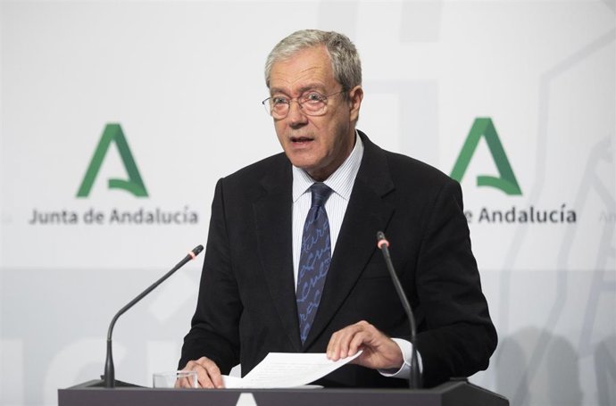 El consejero de Economía, Rogelio Velasco, durante su intervención en la rueda de presa, tras la reunión semanal del Consejo de Gobierno de la Junta de Andalucía. A 30 de noviembre de 2021, en Sevilla (Andalucía, España).