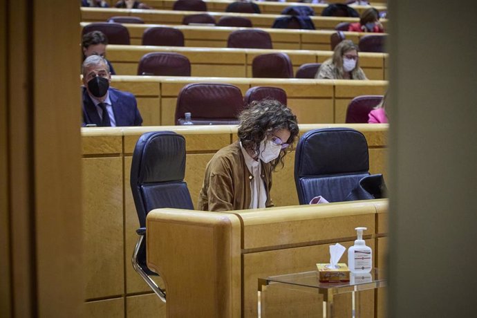 La ministra de Hacienda, María Jesús Montero, en una sesión de control al Gobierno en el Senado, a 16 de noviembre de 2021, en Madrid (España). Los grupos parlamentarios cuestionan al Gobierno en este pleno sus planteamientos para la renovación de los ó