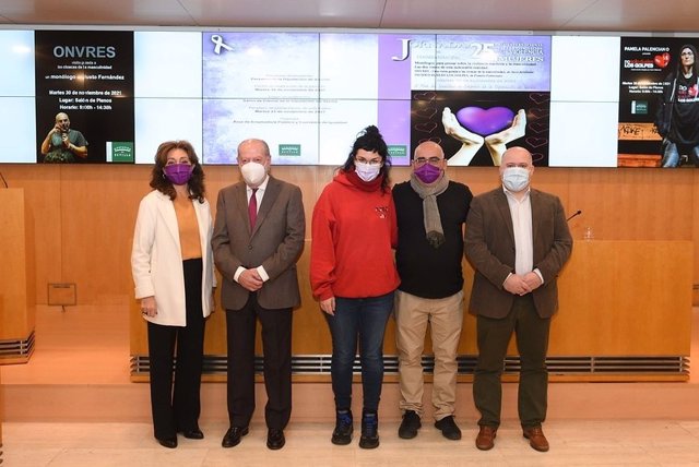 El presidente de la Diputación de Sevilla, Fernando Rodríguez Villalobos, ha abierto las jornadas de sensibilización contra la violencia de género.
