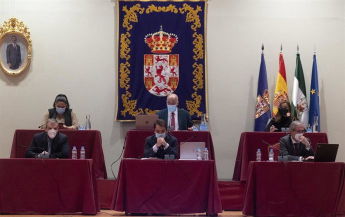 El presidente de la Diputación de Córdoba, Antonio Ruiz, preside el Pleno Extraordinario por el Debate del Estado de la Provincia.