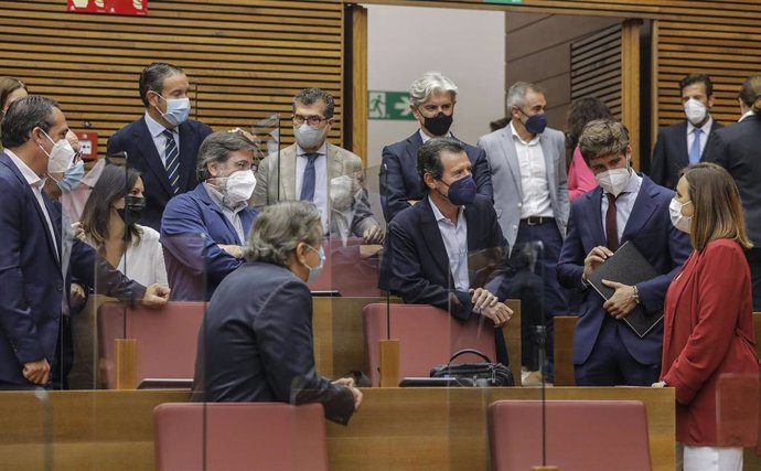 Archivo - La portavoz del PP en Les Corts, Maria José Catalá, a su llegada a un pleno de las Cortes valencianas en el Palau de las Cortes Valencianas, a 27 de septiembre de 2021, en Valencia