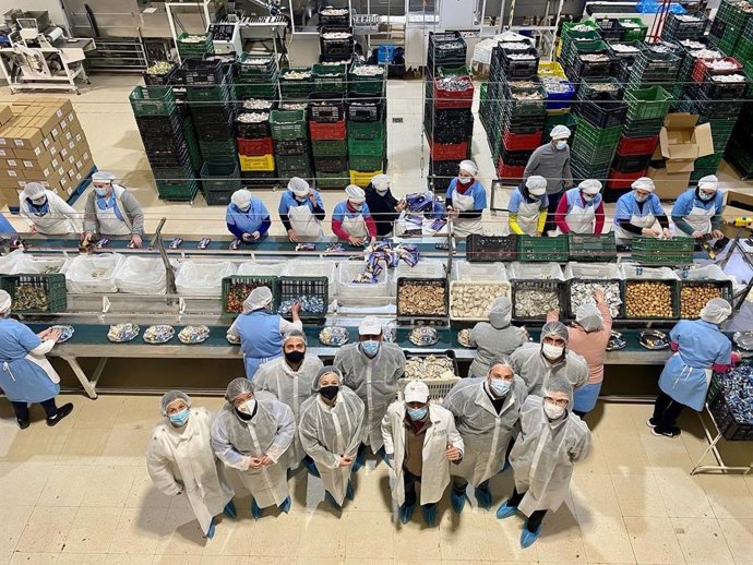 Visita del PP a la fábrica de mantecados de Enrique Moreno en Estepa