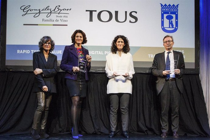 Anna Oró, directora de Operaciones de SAP España; Bernardette Orallo, Innovation & IT director de González-Byass; Carolina de la Calzada, directora Digital de TOUS; y Fernando de Pablo, director general de la Oficina Digital del Ayuntamiento de Madrid