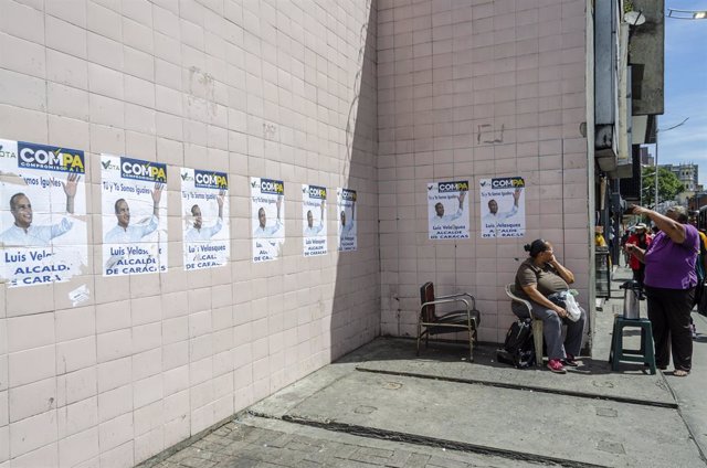 Carteles electorales en Caracas