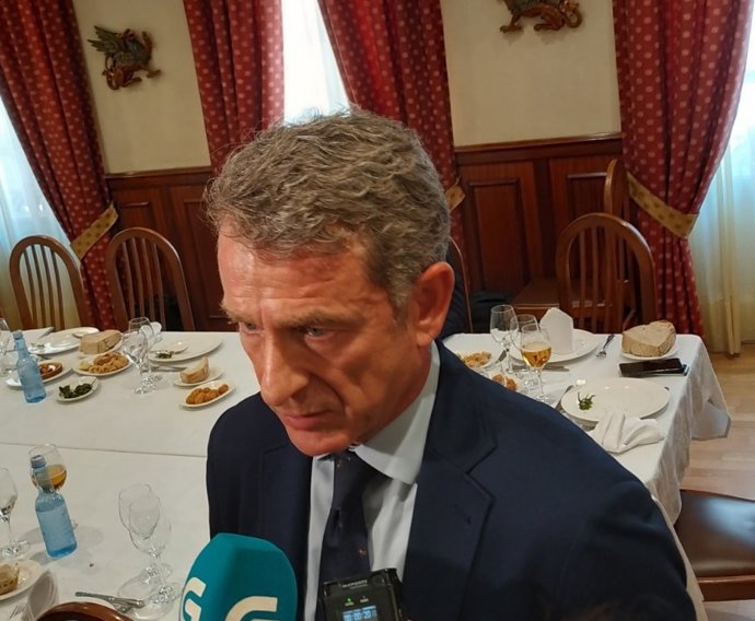 Archivo - El director generl de la patronal del juego, Alejandro Landaluce, en declaraciones a los medios en Santiago