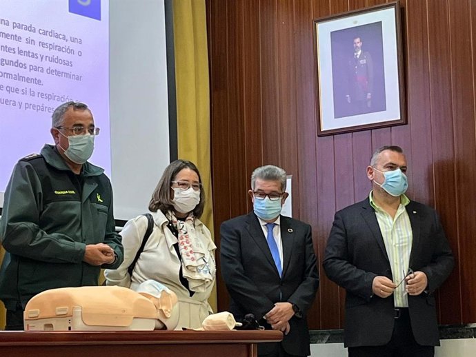 Cursos de formación en la comandancia de Montequinto sobre primeros auxilios.