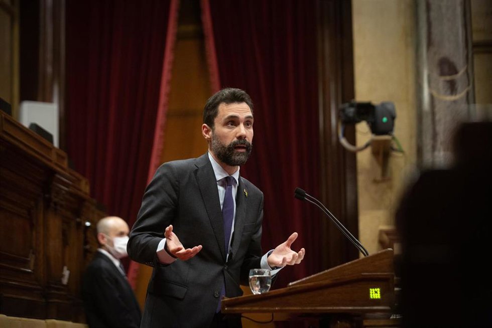 El conseller de Empresa de la Generalitat, Roger Torrent, en el pleno del Parlament.