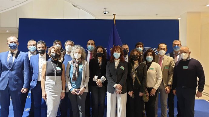 La eurodiputada Lina Gálvez (PSOE) se reúne con representantes de universidades andaluzas en Bruselas.