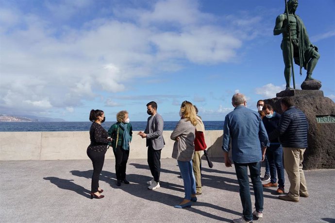 Visita de autoridades a las obras del Paseo de San Blas, en Candelaria