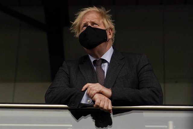 Archivo - El primer ministro británico, Boris Johnson, con mascarilla. 