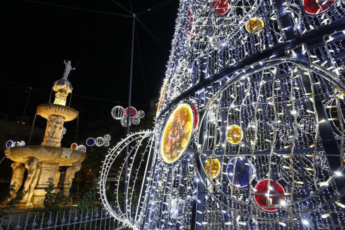 Archivo - Las luces de la Navidad 2020 se encendieron en Granada en mitad de la pandemia del coronavirus