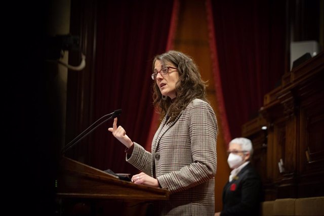La consellera d'Igualtat i Feminismes, Tània Verge, en el ple del Parlament