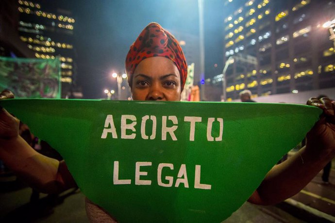 Archivo - Manifestación a favor del aborto en las calles de Sao Paulo en 2018.