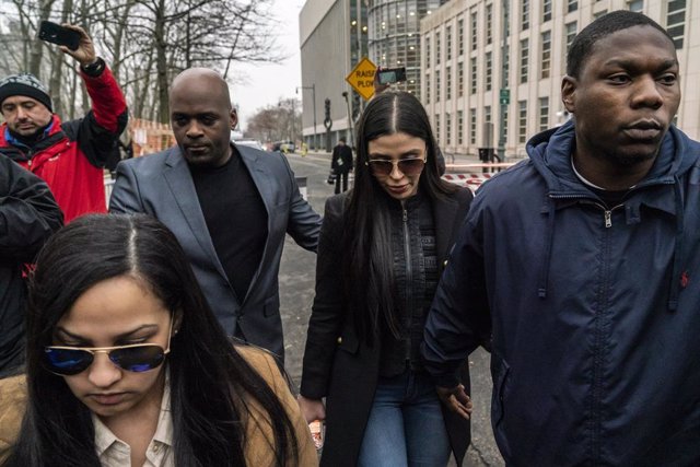 Archivo - February 07, 2019 - Brooklyn,  New York, United States: Emma Coronel Aispuro, the Mexican-American wife of Joaquín "El Chapo" Guzmán leaves the Federal Court in Brooklyn escorted by her husband's legal team and two bodyguards, Monday, February 0