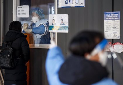 Corea del Sur marca récord de contagios en un día y sospecha las primeras  infecciones por la variante ómicron