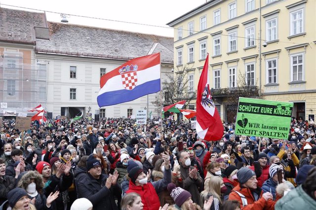Imagen de archivo de protestas contra las restricciones impuestas por el coronavirus en Austria.