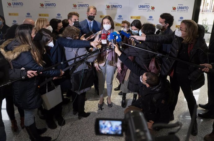 La ministra de Industria, Comercio y Turismo, Reyes Maroto, responde a los medios a su llegada a la inauguración oficial de la 24 sesión de la Asamblea General de la Organización Mundial del Turismo, a 1 de diciembre de 2021, en Madrid, (España). 