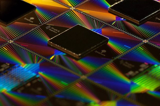 El chip Google Sycamore utilizado en la creación de un cristal de tiempo.