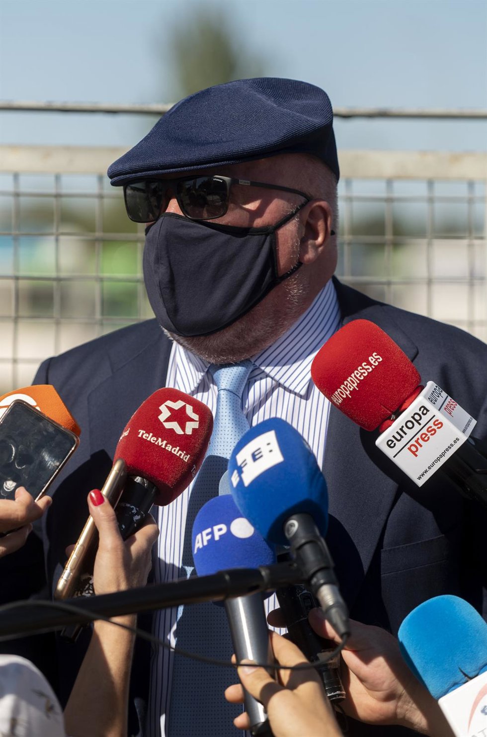 Archivo - El ahora comisario jubilado José Manuel Villarejo responde a los medios a su salida de la Audiencia Nacional tras declarar en el primer juicio de la macrocausa 'Tándem', a 13 de octubre de 2021, en San Fernando de Henares, Madrid, (España). La