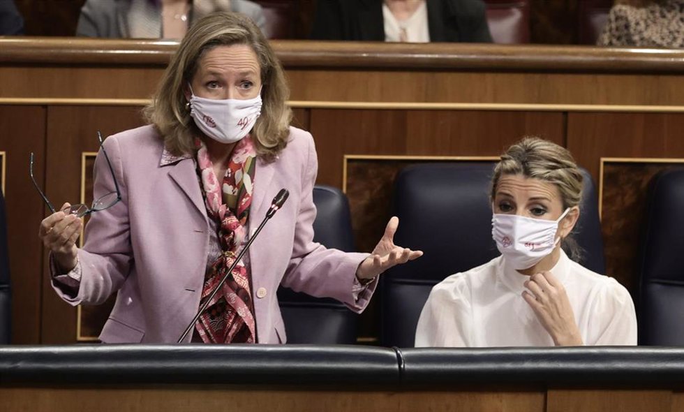 La vicepresidenta primera y ministra de Asuntos Económicos y Transformación Digital, Nadia Calviño, interviene en una sesión plenaria, en el Congreso 