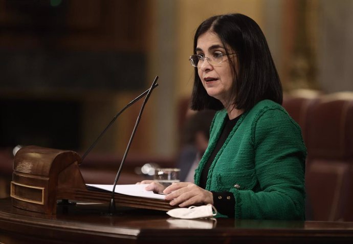 La ministra de Sanidad, Carolina Darias, interviene en una sesión plenaria en el Congreso de los Diputados, a 24 de noviembre de 2021, en Madrid, (España). El proyecto de Presupuestos Generales del Estado de 2022 afronta esta semana en el Pleno sus vota