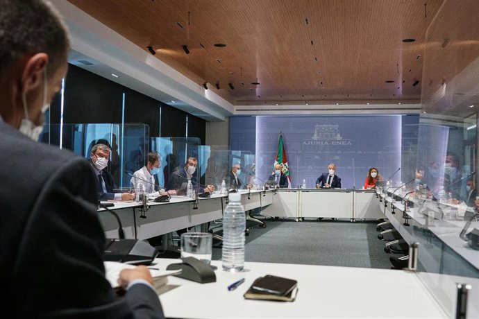 Archivo - El Lehendakari, Iñigo Urkullu, durante la reunión del Consejo asesor del Plan de Protección Civil de Euskadi (LABI)