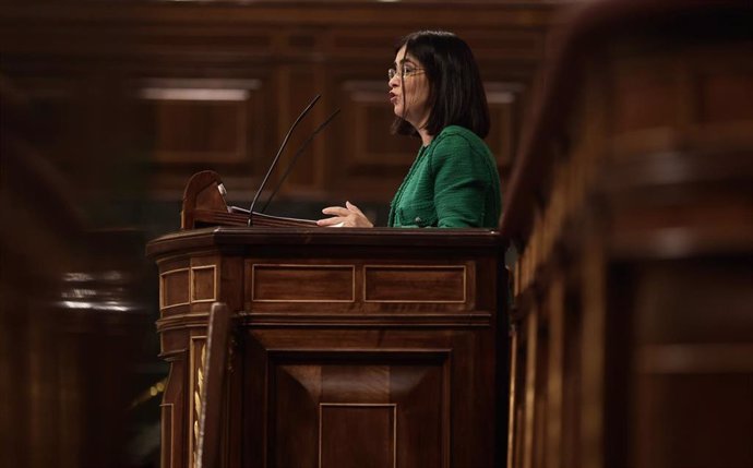 La ministra de Sanidad, Carolina Darias, interviene en una sesión plenaria en el Congreso de los Diputados, a 24 de noviembre de 2021, en Madrid, (España). El proyecto de Presupuestos Generales del Estado de 2022 afronta esta semana en el Pleno sus vota