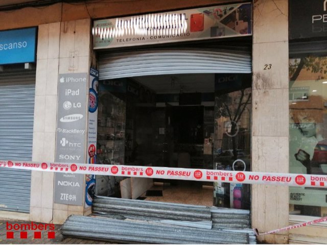Botiga de telefonia de Mataró després de l'explosió